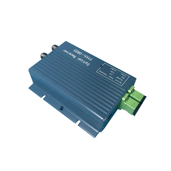 Transmission distance of a six-core optical fiber cable